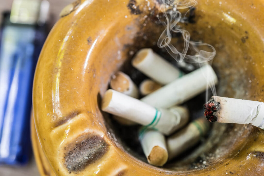 cigarette-ashtray-with-smoke